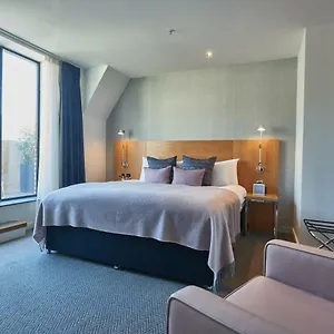 4* Hotel Apex Of